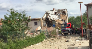 V Mostkovicích exploze zničila rodinný dům, zabila jednu osobu