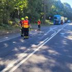 Při nehodě dvou osobních aut byli zraněni tři lidé