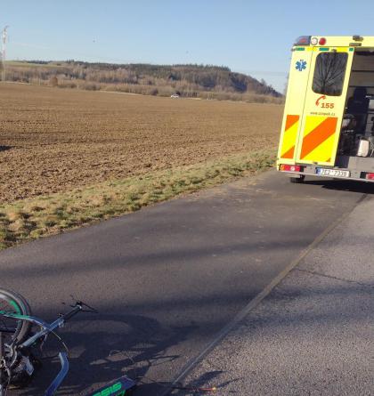 Střet s osobním automobilem nepřežil cyklista