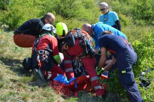 Paraglidistům se letos nějak nedaří. Další spadl z nebe na Rané