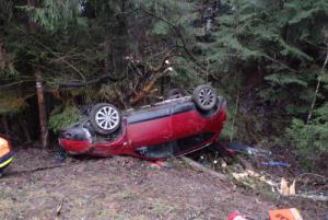 Hasiči museli při vyprošťování řidičky ve Starých Hamrech rozstříhat volant