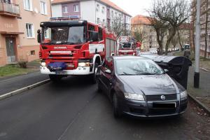 Příjezd k zásahu často komplikují hasičům špatně parkující auta (VIDEO)