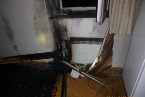 Na požár v prázdném apartmánu upozornily hlásiče