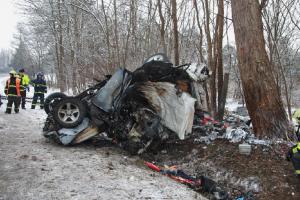 Tragédie na dálnici D10: Havarované auto vyletělo mezi stromy a začalo hořet