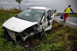 Pří střetu dvou osobních automobilů na silnici I/35 došlo ke zranění tří osob