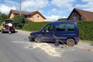 Po dopravní nehodě v obci Hvozdná skončila žena v nemocnici