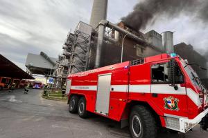 Pražská Spalovna Malešice v dýmu a ohni. Hořela technologie (VIDEO)