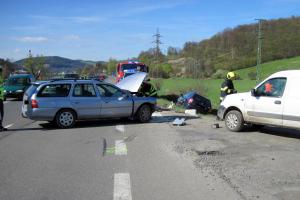 K pondělní náladě motoristů nehoda tří vozidel rozhodně nepřispěla