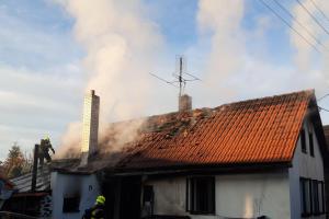 Požár rodinného domu ve Starém Rožmitále. Teď nevypadá dobře Požár rodinného domu ve Starém Rožmitále. Teď nevypadá dobře
