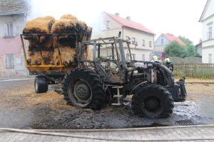 Ve Verneřicích na Ústecku shořel traktor, znečistil i blízký potok