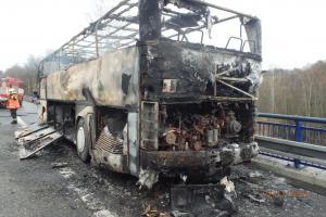 Na dálnici D1 zcela shořel autobus plný cizinců, nikomu se nic nestalo