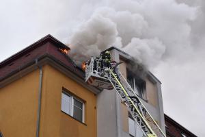 Něčí zkažená neděle v Karlových Varech. Vyhořel tam podkrovní byt