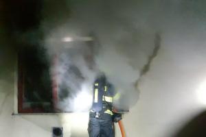 Po požáru skončili dva lidé v nemocnici