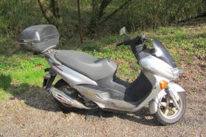 Nevydařený konec víkendu. Dva motocyklisti domů nedojeli, skončili v nemocnici