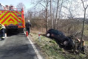 Hasiči Karlovarského kraje "tahali" auta z příkopu