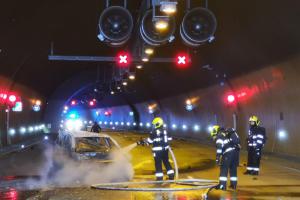 Nehoda v tunelu na Pražském okruhu. Jedna osoba nepřežila