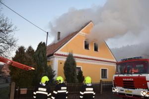Máte vadný komín? Pak vám bude hořet dům, jako ten na Příbramsku