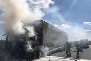 Po závadě v motoru kamion vzplanul. Hořela hlavně kabina řidiče