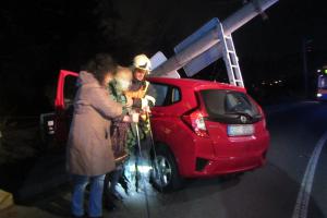 Večeři udělat už nestihla. Řidička osobáku přerazila ve Zlíně betonový sloup