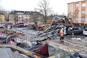 V Ostrově spadla část střechy kancelářské budovy, nikdo není zraněný
