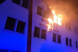 Hořel hotelový pokoj v Bruntále. Škoda za milion