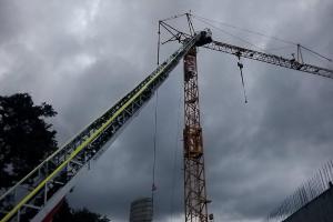 Hasiči v Olomouci zachránili jeřábníka