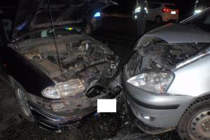 Nehoda dvou osobních aut. Zraněnou osobu odvezla před příjezdem hasičů sanitka