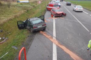 Podzimní ospalost? Tři zranění si vyžádala dopravní nehoda u Dřevěnice