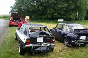 Ve Stradouni se střetla dvě osobní auta - veteráni s kamionem