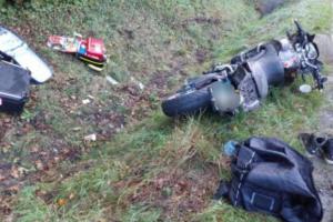 Při nehodě osobního automobilu a motorky došlo ke zranění