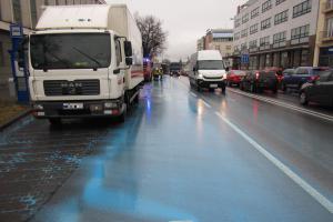Modrá je dobrá. Třeba i na silnici ve Zlíně, když je někdo nešika
