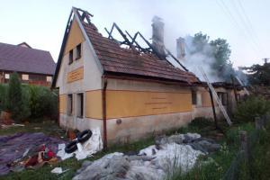 Majitel rekonstruoval svůj dům. Bude muset znovu, zničil ho požár