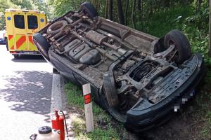 Hasiči ze Vsetína zasahovali u převráceného auta