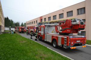 Příbramští hasiči si vyzkoušeli likvidaci požáru ve věznici. Šlo jim to skvěle Příbramští hasiči si vyzkoušeli likvidaci požáru ve věznici. Šlo jim to skvěle