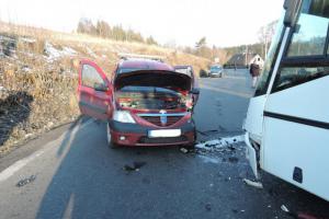 Od Buchlova vietor věje, někdo domů nedojede. Autobus se srazil s osobákem