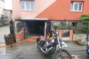 Požár motorek v garáži ve Slavkově na Opavsku zranil dva lidi