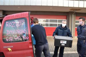 Vaří zdarma pro hasiče, zdravotníky i policisty. Pořádná strava především! Vaří zdarma pro hasiče, zdravotníky i policisty. Pořádná strava především!
