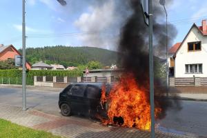 Dopravní nehoda s následným požárem osobního vozidla