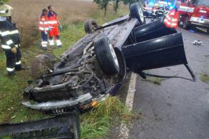 U Příkosic na Plzeňsku zemřela v autě mladá žena, narazila do stromu