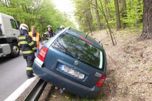 Víkend královéhradeckých hasičů: Devět dopravních nehod a osm požárů