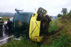 V Písku boural autobus plný dětí, čtyřiadvacet jich skončilo v nemocnici