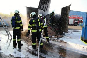 Požár odpadu ve Vratimově zaměstnával hasiče i v sobotu