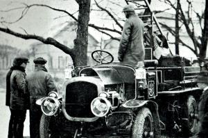 První automobilová stříkačka v Praze První automobilová stříkačka v Praze
