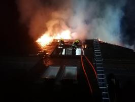 Krejčířova černošická vila v plamenech. Úmysl, nebo nedbalost? (VIDEO)