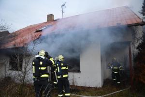 Středočeští hasiči zažili skutečný BLACK FRIDAY. Byla i oběť na životě