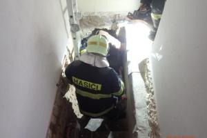 Hasiči zachraňovali malíře se zlomenou nohou v Kravařích