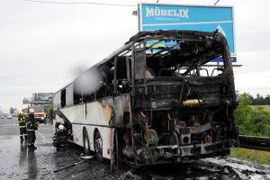 Požár autobus zcela zničil, příčina vzplanutí se vyšetřuje