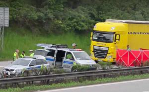 Infarkt za volantem kamionu na dálnici D5. Mladý muž zemřel