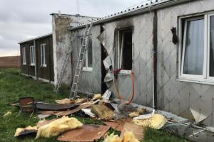 Teď musí bydlet jinde. V Dobrém Poli na Kolínsku shořela ubytovna Teď musí bydlet jinde. V Dobrém Poli na Kolínsku shořela ubytovna