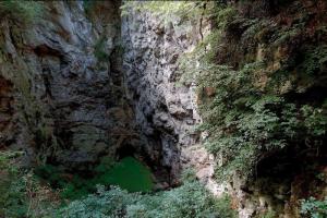 Tragická událost na Hranické propasti. Do hlubin spadl turista